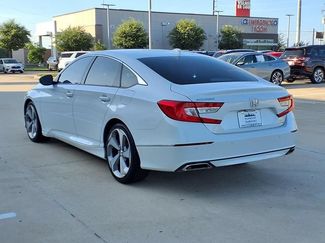 Used 2018 Honda Accord Touring video 2