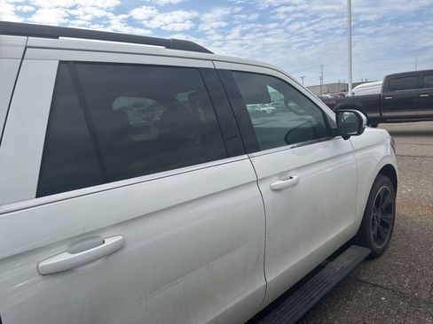 Used 2023 Ford Expedition Limited AWD/4WD image 8