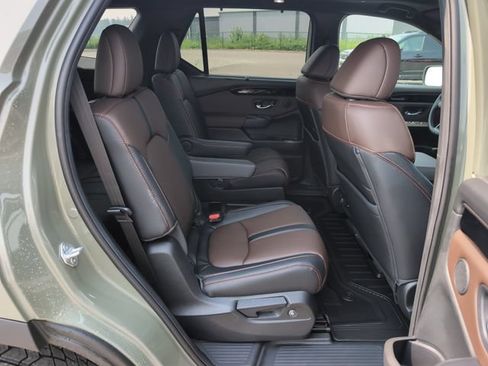 Used 2026 Honda Pilot TrailSport image 11