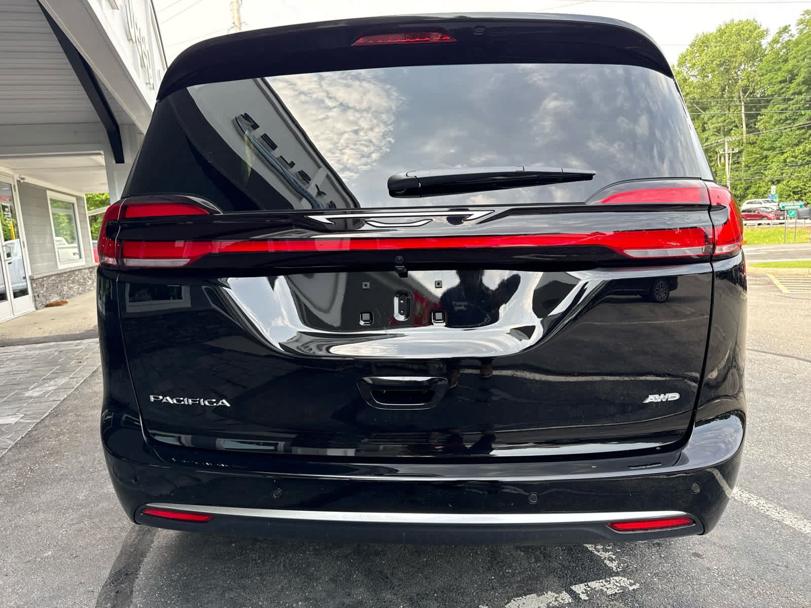 New 2027 Chrysler Pacifica Select AWD/4WD image 4