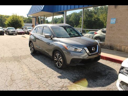 Used 2020 Nissan Kicks SV FWD image 1