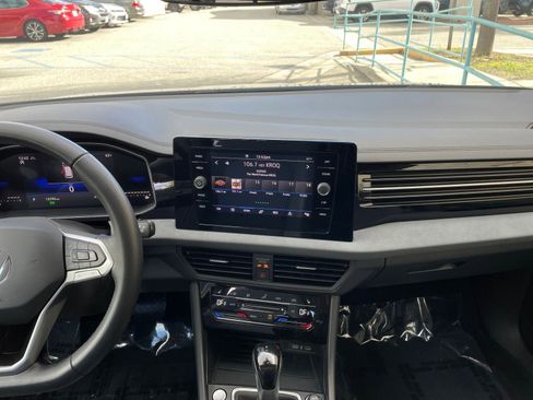 Used 2025 Volkswagen Jetta SE image 18