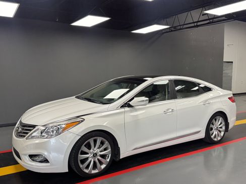 Used 2013 Hyundai Azera w/ Technology Pkg FWD image 2