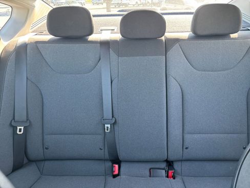 Used 2025 Kia K4 LXS image 37