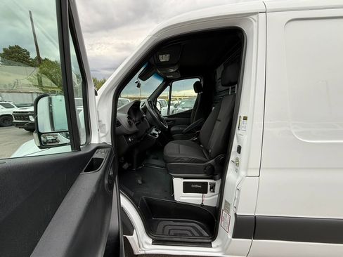 Used 2022 Mercedes-Benz Sprinter 1500 image 11