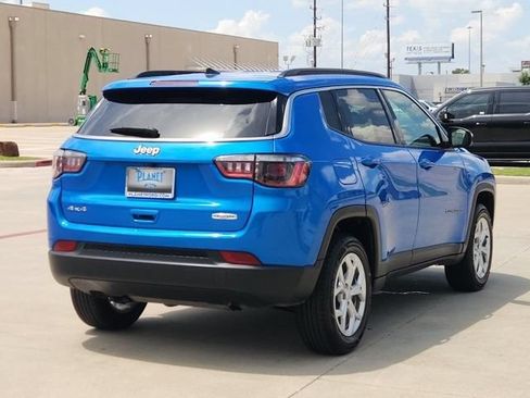 Used 2024 Jeep Compass Latitude AWD/4WD image 5