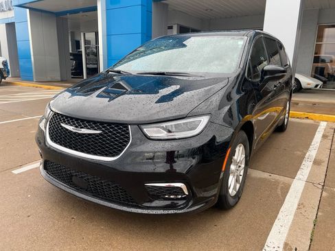 Used 2025 Chrysler Pacifica Select FWD image 6