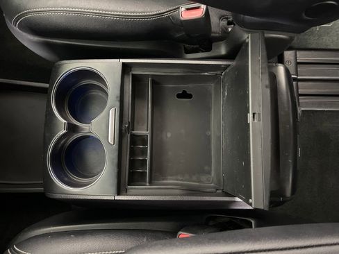 Used 2015 Toyota Sienna L image 23