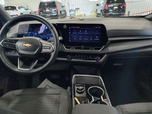 Used 2026 Chevrolet Equinox LT AWD/4WD image 9