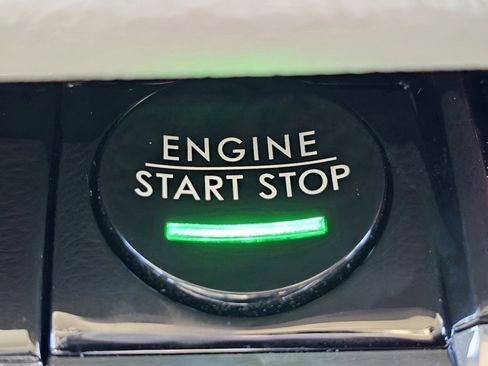 Used 2025 Lincoln Corsair AWD w/ Equipment Group 101A image 9