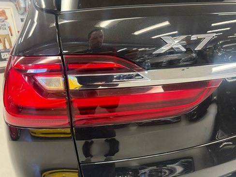 Used 2022 BMW X7 xDrive40i w/ M Sport Package AWD/4WD image 12