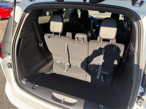 New 2026 Chrysler Pacifica Select AWD/4WD image 6