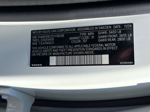 Used 2025 Volvo XC60 B5 Plus AWD/4WD image 26