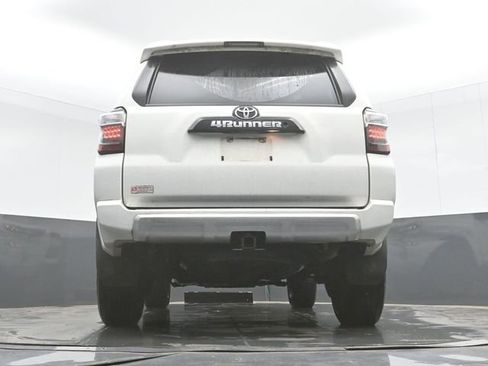 Used 2018 Toyota 4Runner TRD Off-Road AWD/4WD image 32