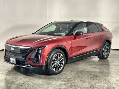 Used 2025 Cadillac Lyriq Sport AWD/4WD image 4
