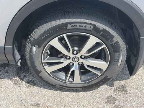Used 2018 Toyota RAV4 XLE AWD/4WD image 9