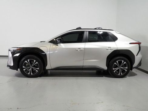 Used 2025 Toyota bZ4X XLE w/ Weather Package image 8