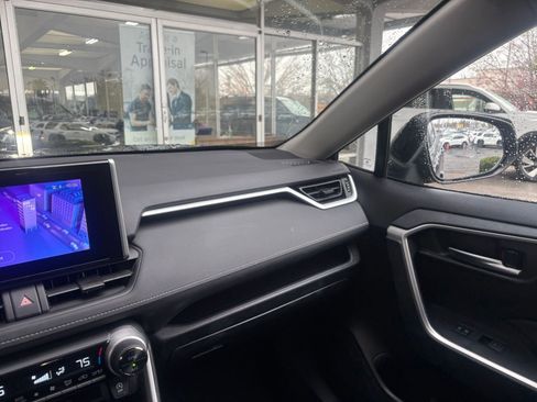 Used 2025 Toyota RAV4 XLE image 37