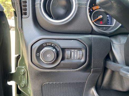 Used 2021 Jeep Wrangler Unlimited Sahara AWD/4WD image 17