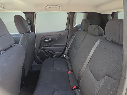 Used 2023 Jeep Renegade Latitude image 10