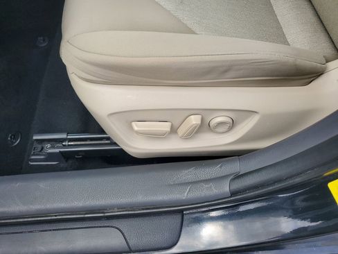 Used 2019 Toyota Camry LE w/ Convenience Package FWD image 16