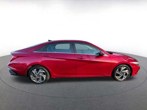 Used 2025 Hyundai Elantra SEL image 16