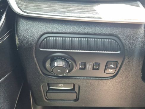 Used 2022 Jeep Wagoneer Series II RWD image 32