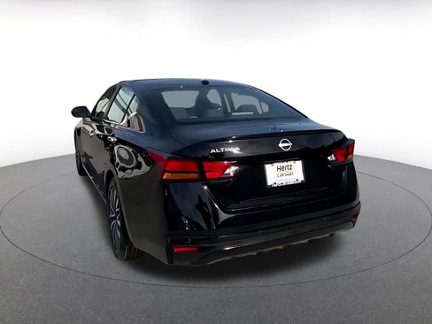 Used 2025 Nissan Altima 2.5 SV image 16