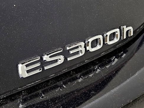 Used 2025 Lexus ES 300h w/ Premium Package image 32