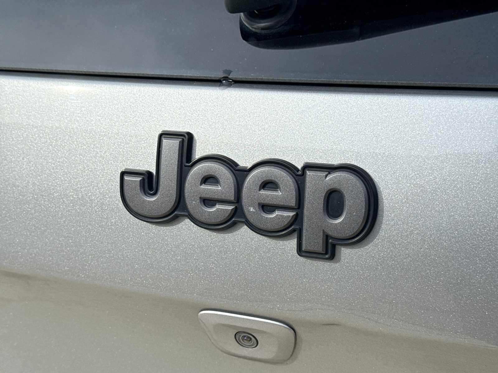 Used 2017 Jeep Cherokee Trailhawk w/ Cold Weather Group AWD/4WD image 11