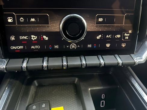 Certified 2025 GMC Acadia Elevation AWD/4WD image 26