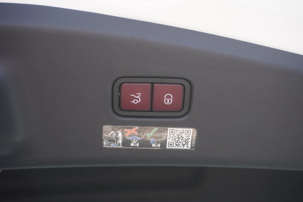 Used 2024 Mercedes-Benz CLE 300 4MATIC Coupe image 8