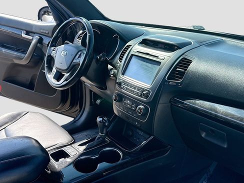 Used 2014 Kia Sorento SX w/ 3rd Row Package image 5