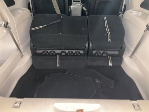 Used 2024 Chrysler Pacifica Touring-L image 13