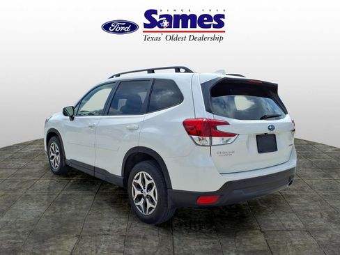 Used 2023 Subaru Forester Premium image 7