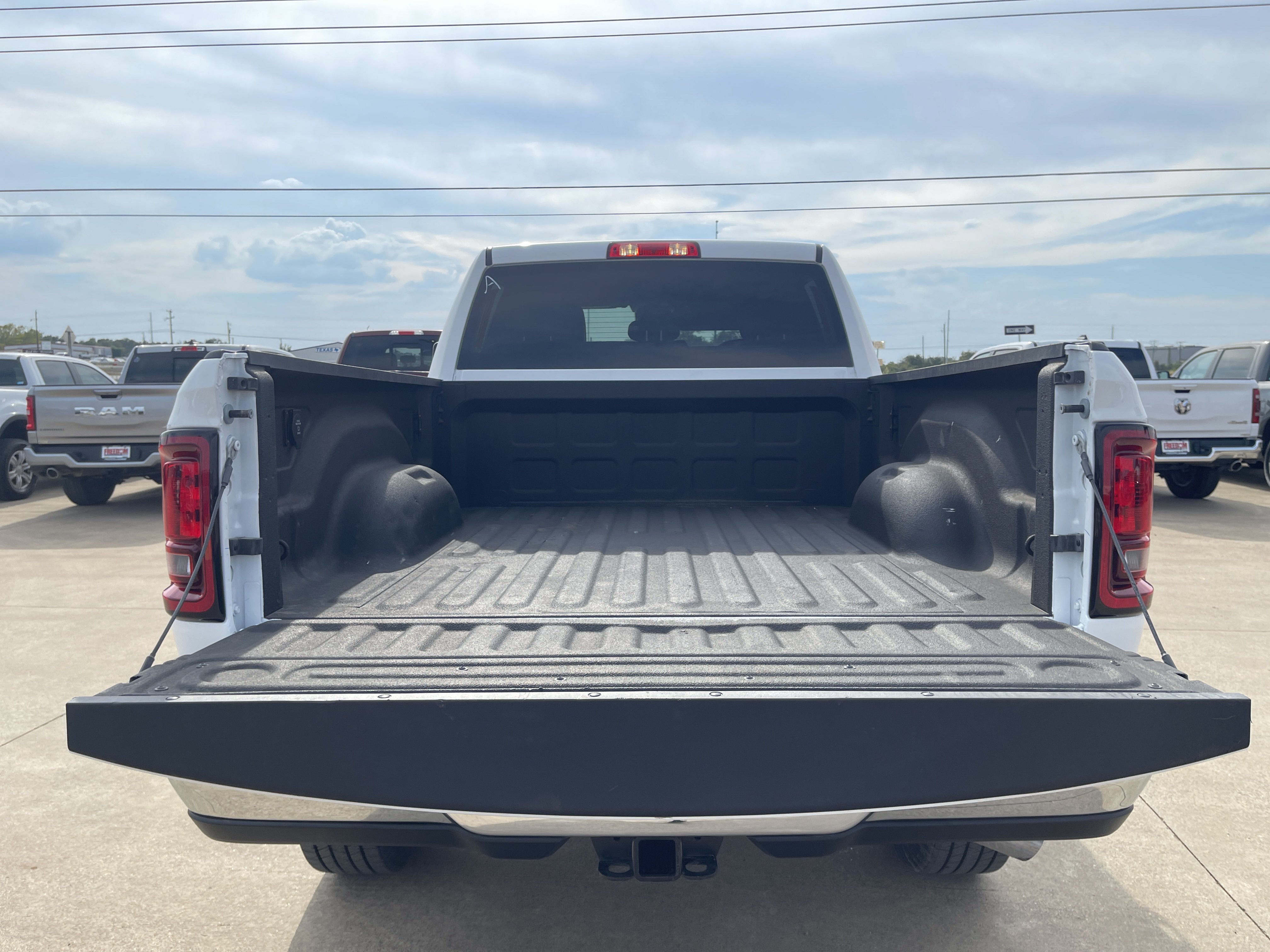 Used 2026 RAM 2500 Tradesman w/ Chrome Appearance Group AWD/4WD image 14
