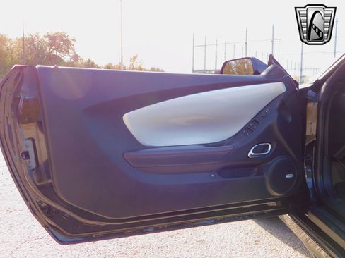 Used 2011 Chevrolet Camaro SS image 12
