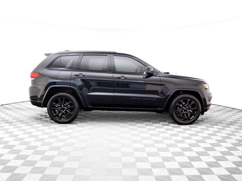 Used 2019 Jeep Grand Cherokee Altitude image 6
