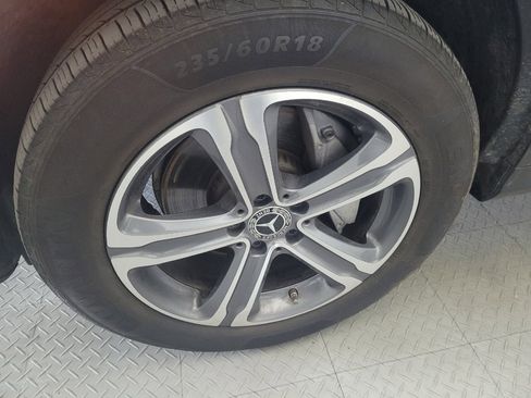 Used 2018 Mercedes-Benz GLC 300 4MATIC w/ Multimedia Package image 31