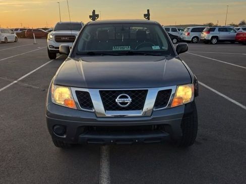Used 2019 Nissan Frontier SV image 1