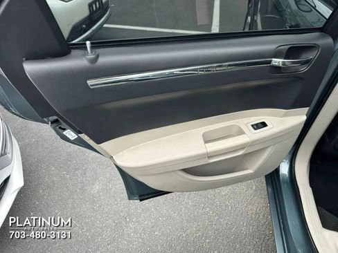 Used 2006 Chrysler 300 Touring RWD image 12