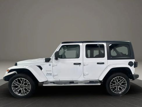 Used 2023 Jeep Wrangler Unlimited Sahara AWD/4WD image 2