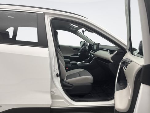 Used 2022 Toyota RAV4 XLE w/ XLE Grade Weather Package AWD/4WD image 16