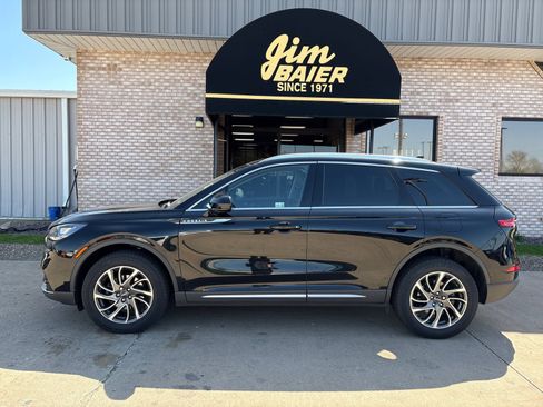 Used 2020 Lincoln Corsair AWD w/ Elements Package image 2