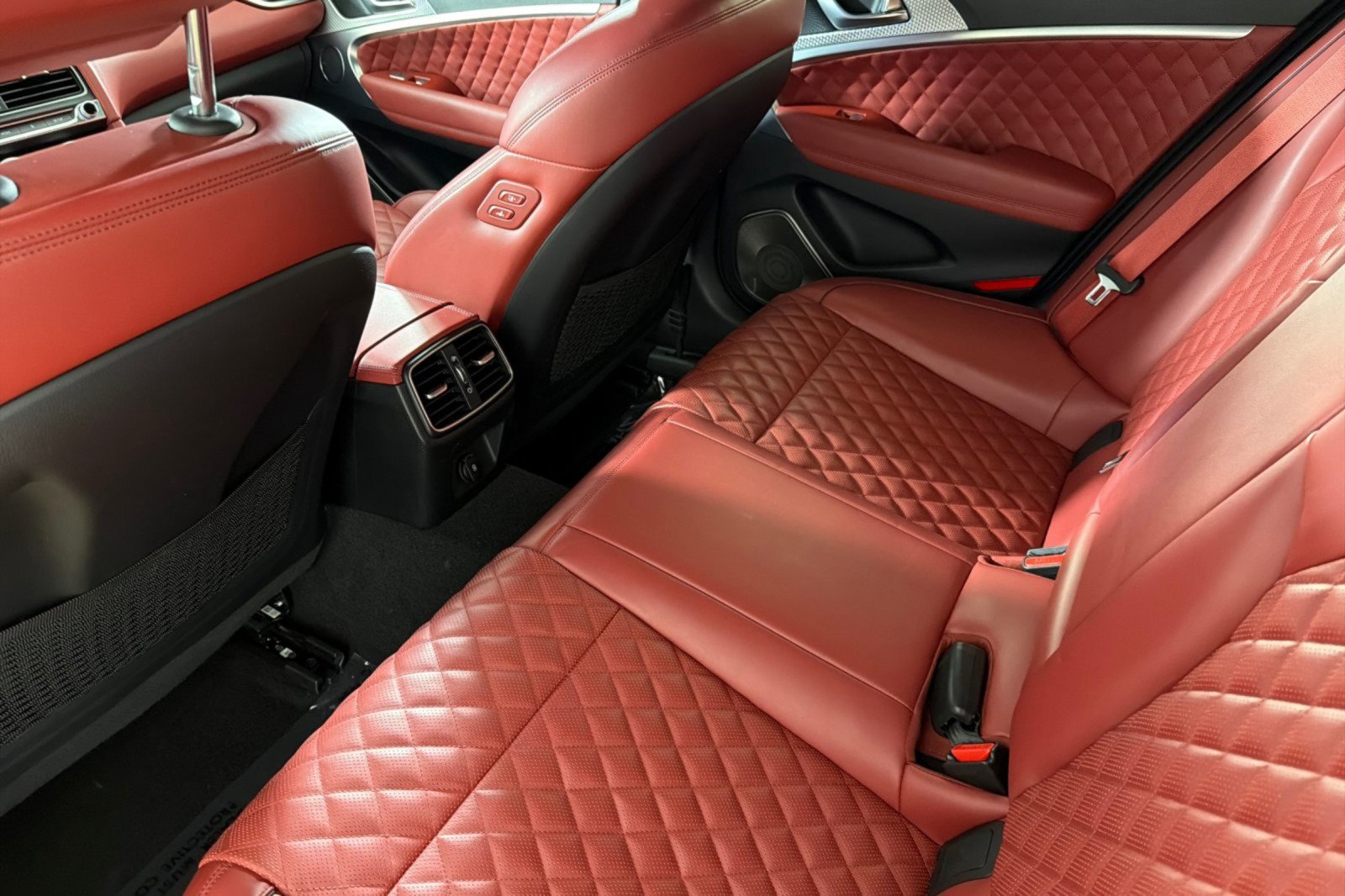 Used 2022 Genesis G70 3.3T Launch Edition AWD/4WD image 11