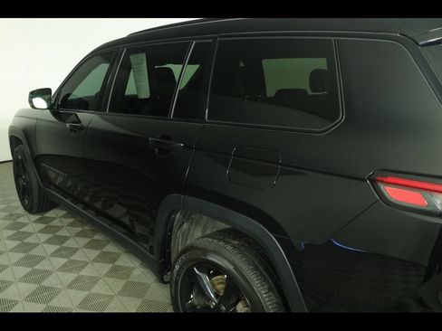 Used 2024 Jeep Grand Cherokee L Altitude AWD/4WD image 18