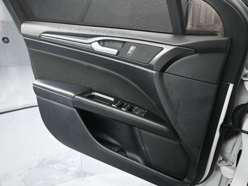 Used 2018 Ford Fusion SE w/ Equipment Group 201A image 15