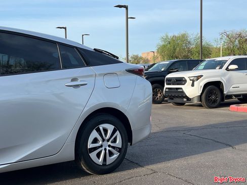 Certified 2016 Toyota Prius Three w/ Advanced Technology Package FWD image 10