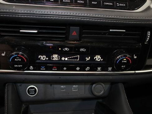 Used 2023 Nissan Rogue SL w/ SL Premium Package image 30