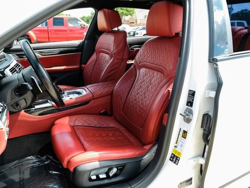 Used 2022 BMW 750i xDrive w/ Executive Package AWD/4WD image 40